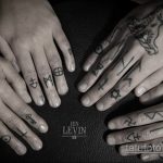 Фото пример татуировки на пальце 05.09.2020 №067 -fingertip tattoo- tatufoto.com