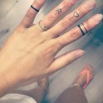 Фото пример татуировки на пальце 05.09.2020 №069 -fingertip tattoo- tatufoto.com