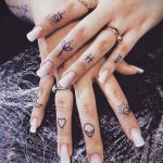 Фото пример татуировки на пальце 05.09.2020 №075 -fingertip tattoo- tatufoto.com
