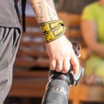 Фото тату с маори узорами и надписями на руке парня с фотоаппаратом Никон в руке девушки - Уличная татуировка 14.09.2020 – tatufoto.com 4