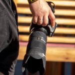 Фото тату с маори узорами и надписями на руке парня с фотоаппаратом Никон в руке девушки - Уличная татуировка 14.09.2020 – tatufoto.com 5