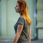 Фрагмент татуировки с лисой и цветами на левом плече и руке девушки – 17.09.2020 – tatufoto.com 6