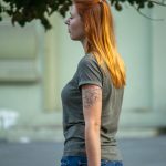 Фрагмент татуировки с лисой и цветами на левом плече и руке девушки – 17.09.2020 – tatufoto.com 8