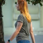 Фрагмент татуировки с лисой и цветами на левом плече и руке девушки – 17.09.2020 – tatufoto.com 9