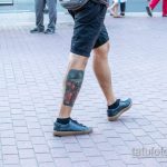 Цветная тату на икре и голени парня - Уличная татуировка 14.09.2020 – tatufoto.com 1