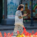 Цветная тату с белыми цветами на руке девушки –Уличная татуировка (street tattoo)–22.09.2020–tatufoto.com 13