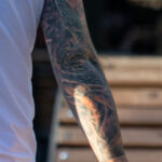 Цветной рукав тату с китами на руке азиата – Уличная татуировка (street tattoo)-29.09.2020-tatufoto.com sfsfrwer