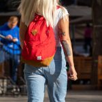 Черно красная тату со змеей на руке девушки –Уличная татуировка (street tattoo)–22.09.2020–tatufoto.com 7
