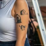Черные Хендпоук тату с девушкой и котом на руке у девушки --Уличная тату-street tattoo-21.09.2020-tatufoto.com 13