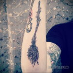 Рисунок татуировки с метлой - фото 3