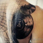 Тату с виниловой пластинкой 26.10.2020 №009 -vinyl record tattoo- tatufoto.com
