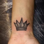 татуировка корона на предплечье 25.10.2020 №007 -forearm tattoo- tatufoto.com