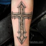 татуировка креста на предплечье 25.10.2020 №003 -forearm tattoo- tatufoto.com