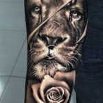 татуировка льва на предплечье 25.10.2020 №002 -forearm tattoo- tatufoto.com