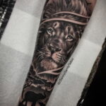 татуировка льва на предплечье 25.10.2020 №012 -forearm tattoo- tatufoto.com