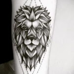 татуировка льва на предплечье 25.10.2020 №023 -forearm tattoo- tatufoto.com