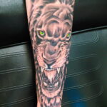 татуировка льва на предплечье 25.10.2020 №027 -forearm tattoo- tatufoto.com