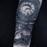 татуировка часов на предплечье 25.10.2020 №039 -forearm tattoo- tatufoto.com