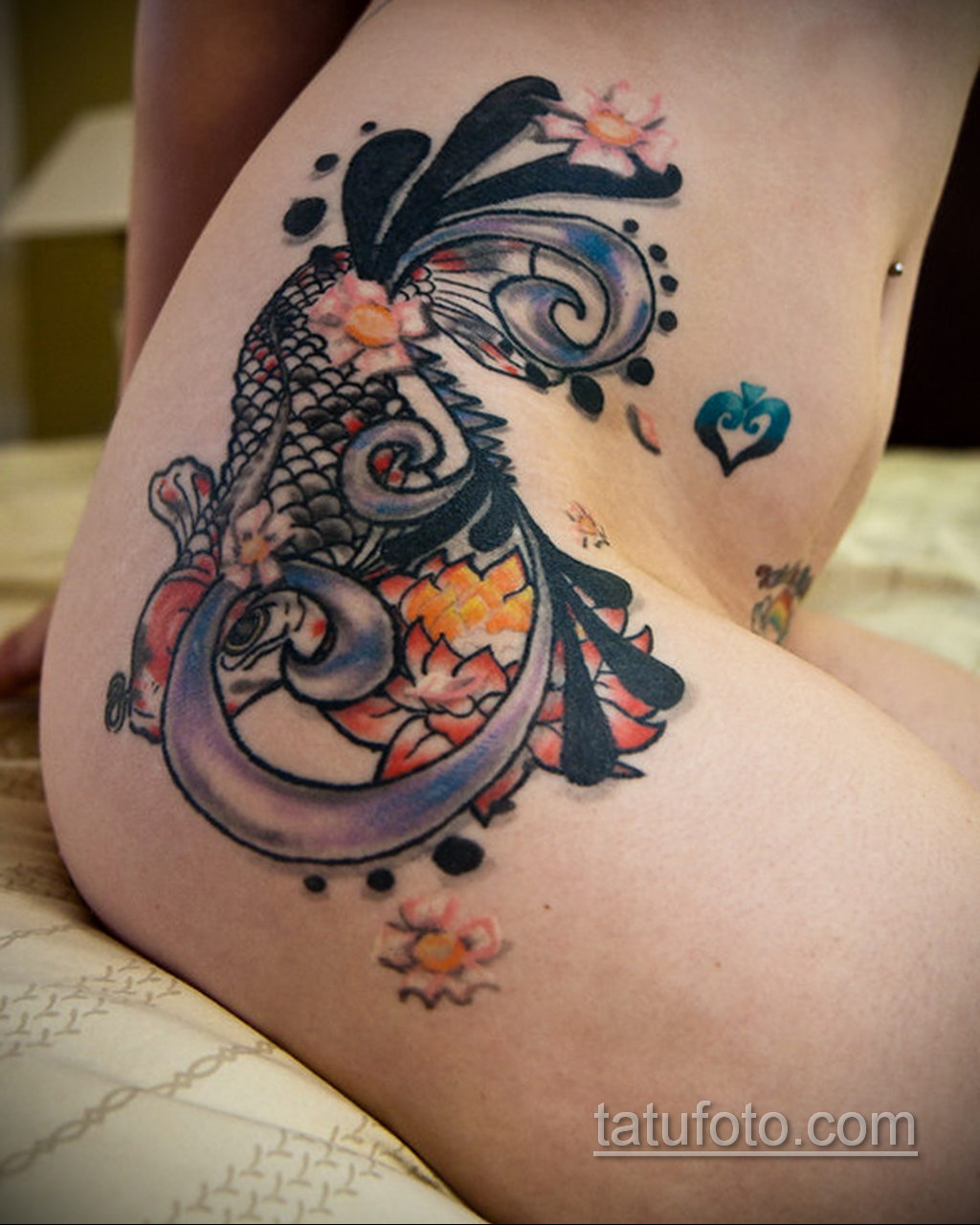 Фото женской тату на бедре 16.11.2020 № 095 -beautiful female thigh tattoos- tatu...