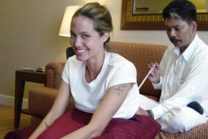 Анджелина Джоли тату - Angelina Jolie tattoo - фото 2