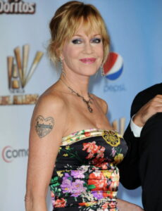 Мелани Гриффит тату - Melanie Griffith tattoo - фото 3