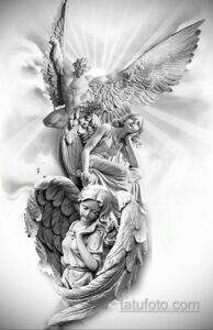 Эскиз татуировки с изображением нескольких ангелов на фоне облаков и лучей света. Детализированный и величественный рисунок.