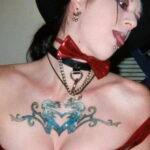 Фото женской тату возле груди 16.11.2020 №101 -female chest tattoo- tatufoto.com