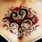 Фото женской тату возле груди 16.11.2020 №122 -female chest tattoo- tatufoto.com