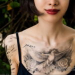 Фото женской тату возле груди 16.11.2020 №187 -female chest tattoo- tatufoto.com