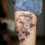 Фото женской тату на бедре 16.11.2020 №166 -beautiful female thigh tattoos- tatufoto.com