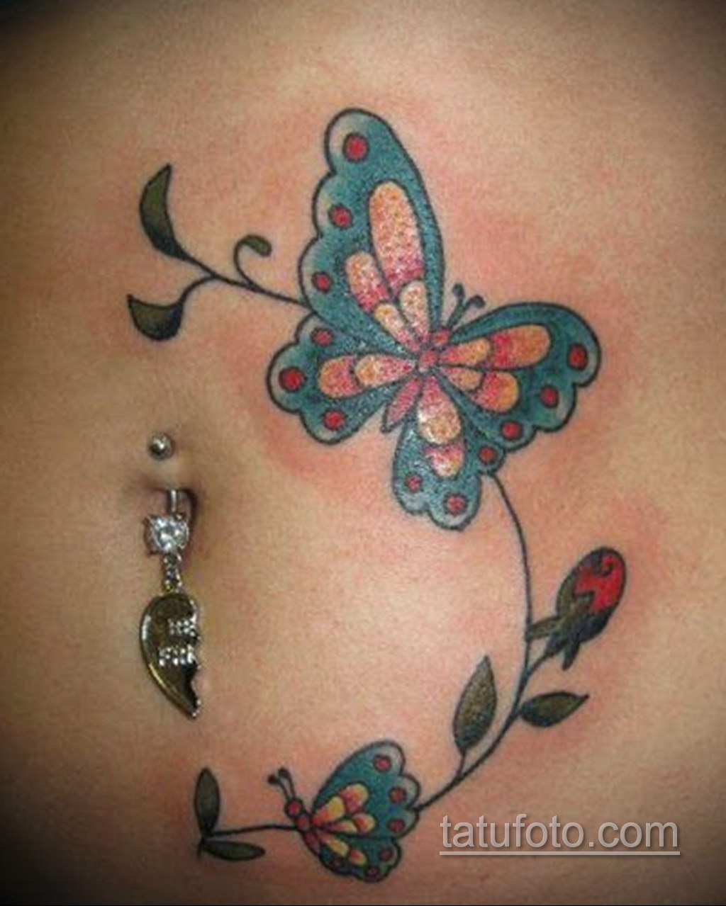 Татуировки бабочки на животе вокруг пупка