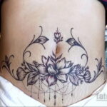 Фото женской тату на животе 16.11.2020 №082 -Female tattoo on her stomach- tatufoto.com