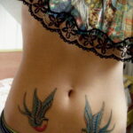 Фото женской тату на животе 16.11.2020 №258 -Female tattoo on her stomach- tatufoto.com