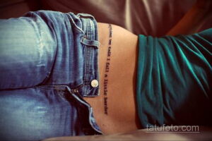 Фото тату на талии с минималистичной надписью 'sometimes we talk i fall a little harder'.