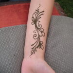 Фото интересного рисунка хной на теле 13.11.2020 №063 -henna tattoo- tatufoto.com