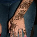 Фото интересного рисунка хной на теле 13.11.2020 №070 -henna tattoo- tatufoto.com