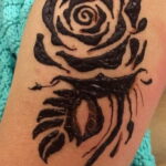Фото интересного рисунка хной на теле 13.11.2020 №119 -henna tattoo- tatufoto.com