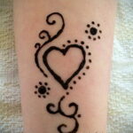 Фото интересного рисунка хной на теле 13.11.2020 №145 -henna tattoo- tatufoto.com