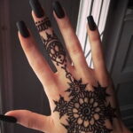 Фото интересного рисунка хной на теле 13.11.2020 №216 -henna tattoo- tatufoto.com
