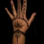 Фото интересного рисунка хной на теле 13.11.2020 №270 -henna tattoo- tatufoto.com