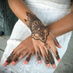 Фото интересного рисунка хной на теле 13.11.2020 №428 -henna tattoo- tatufoto.com