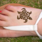 Фото интересного рисунка хной на теле 13.11.2020 №439 -henna tattoo- tatufoto.com