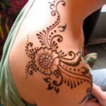 Фото интересного рисунка хной на теле 13.11.2020 №558 -henna tattoo- tatufoto.com