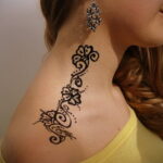 Фото интересного рисунка хной на теле 13.11.2020 №575 -henna tattoo- tatufoto.com