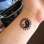 Фото интересного рисунка хной на теле 13.11.2020 №598 -henna tattoo- tatufoto.com