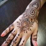 Фото интересного рисунка хной на теле 13.11.2020 №617 -henna tattoo- tatufoto.com
