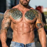 Фото мужской тату 18.11.2020 №174 -beautiful tattoo guy- tatufoto.com