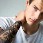 Фото мужской тату 18.11.2020 №197 -beautiful tattoo guy- tatufoto.com