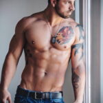 Фото мужской тату 18.11.2020 №215 -beautiful tattoo guy- tatufoto.com