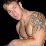 Фото мужской тату 18.11.2020 №221 -beautiful tattoo guy- tatufoto.com